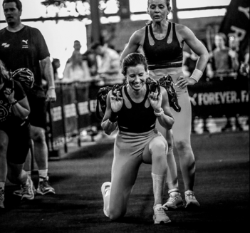 [Imagen de Sandbag Lunges]
